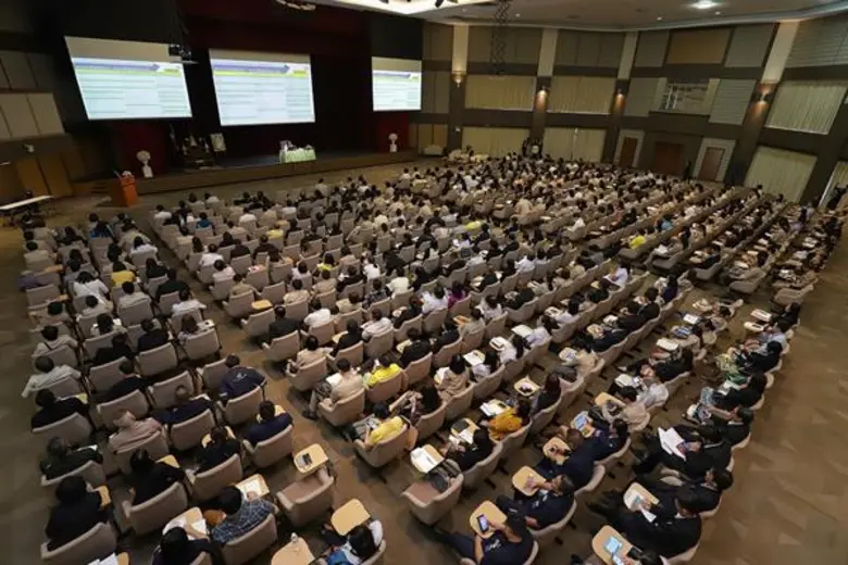 นายกอบศักดิ์ ภูตระกูล รัฐมนตรีประจำสำนักน...