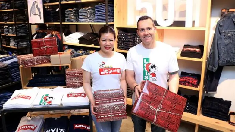 มิสเตอร์ ปีเตอร์ ฮอร์นบี รองประธานกรรมการ...