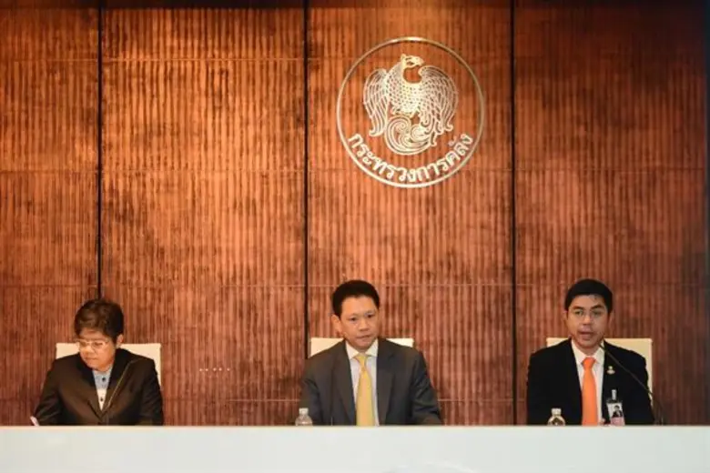 นายลวรณ แสงสนิท ผู้อำนวยการสำนักงานเศรษฐก...