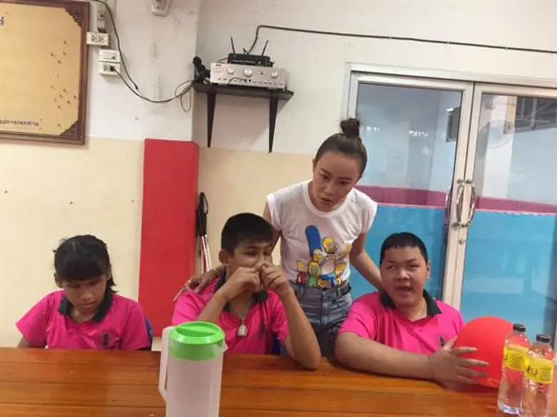 “ลูลู่ อาร์สยาม” แบ่งปันความสุข เลี้ยงอาหารน้องโรงเรียนบ้านเด็กรามอินทรา