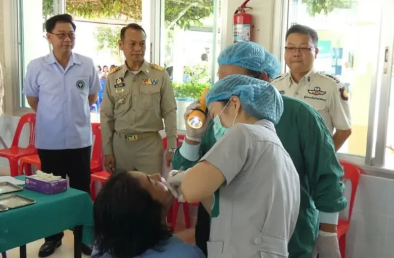 หน่วยทันตกรรมเคลื่อนที่พอ.สว. ให้บริการทางทันตกรรมในเรือนจำจันทบุรี