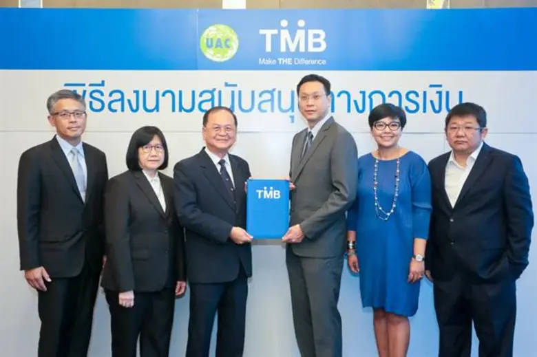 นายกิตติ ชีวะเกตุ (กลางซ้าย) ประธานเจ้าหน...