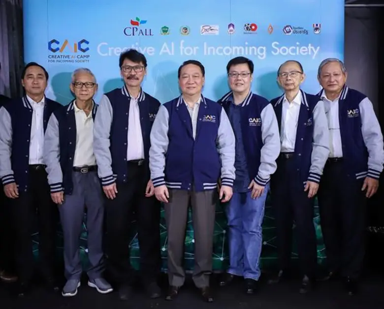 นายก่อศักดิ์ ไชยรัศมีศักดิ์ (กลาง) ประธาน...