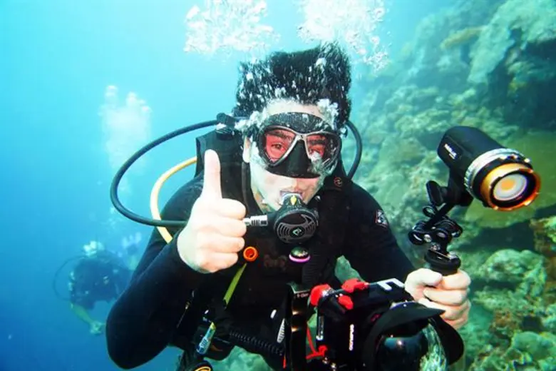 ทีวีไกด์: รายการ "สมุดโคจร On The Way"  "จ๊อบ - นิธิ" ท้าเที่ยววัดใจ กับการผจญภัยใน Cebu