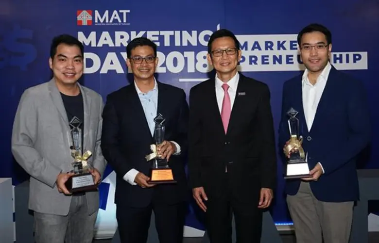 นายปิยะ ซอโสตถิกุล (ที่ 2 จากซ้าย) กรรมกา...