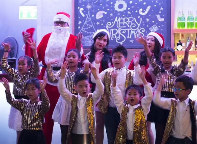 ฉลองเทศกาลคริสต์มาสและปีใหม่ที่โรงแรมอัมรา กรุงเทพฯ