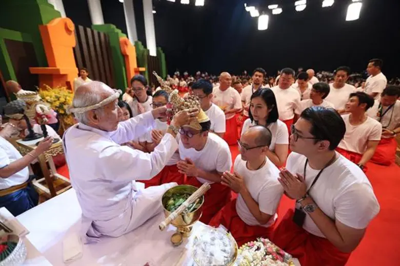 เวิร์คพอยท์ฯ จัดพิธีไหว้ครู นาฏยมหามงคล ๒๕๖๑ เหล่าคนบังเทิงนุ่งโจงแดง ร่วมบุญเสริมศิริมงคล