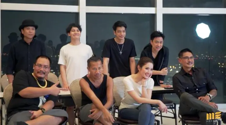 อ้าปากค้าง แอฟ-ทักษอร กับบทบาทนางเอกเอ็มวีครั้งแรกในชีวิตกับเพลง เจ็บน้อยที่สุด