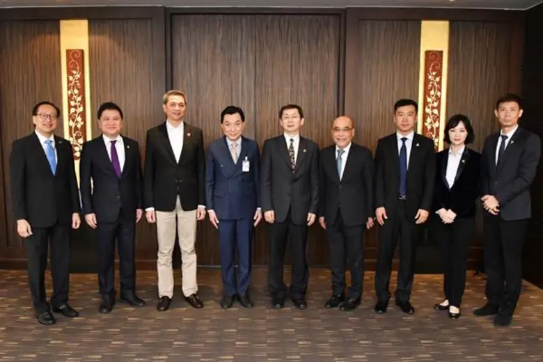 Mr. Sumeth Damrongchaitham (fourth from l...