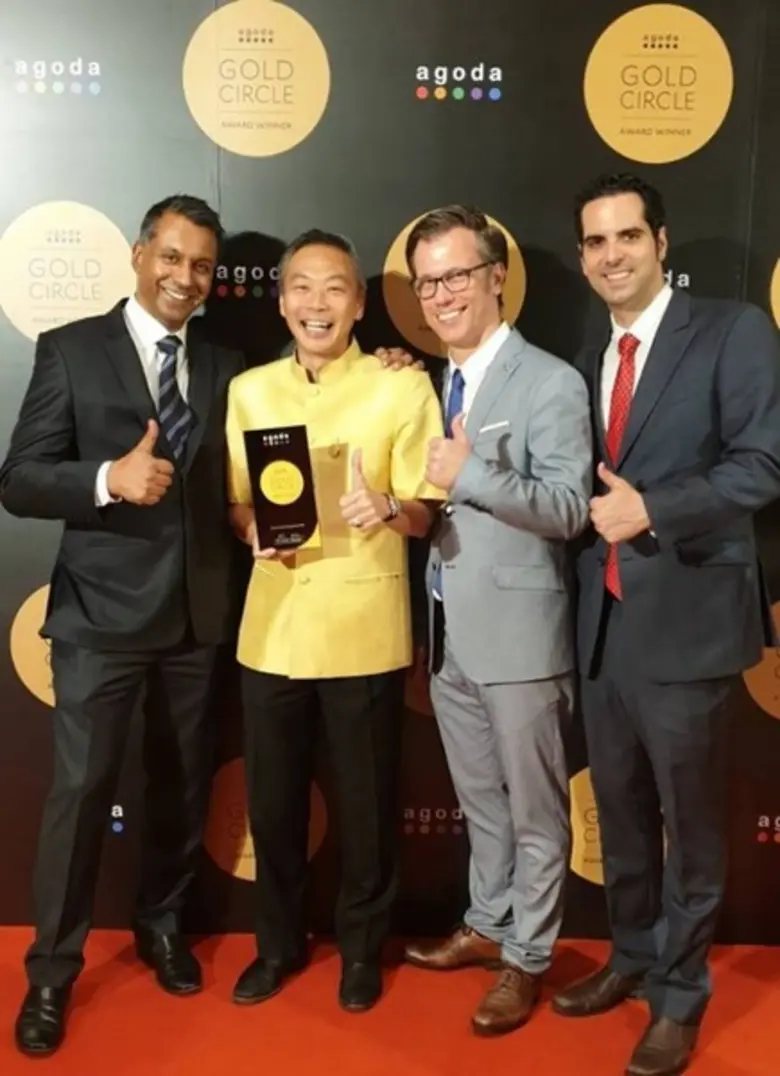 คุณชาติชายโฆษะ วิสุทธิ์ ประธานกรรมการบริห...