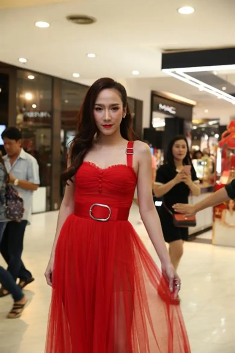 ชาวระยองกรี๊ดห้างแตก! “แม่อั้ม” อวดความงามในงาน “PASSiONE The Beauty Story”