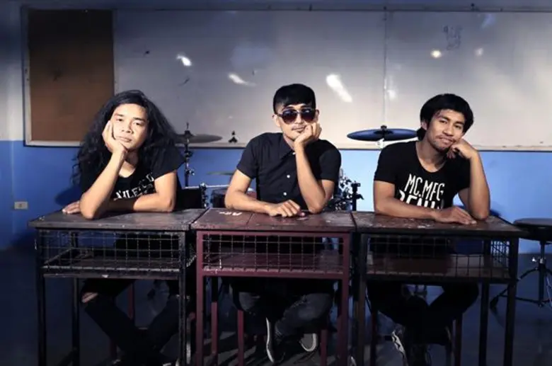 เคยส่งเพลงเศร้า อยากเห็นอ้ายตายแม่นบ่ เนื...