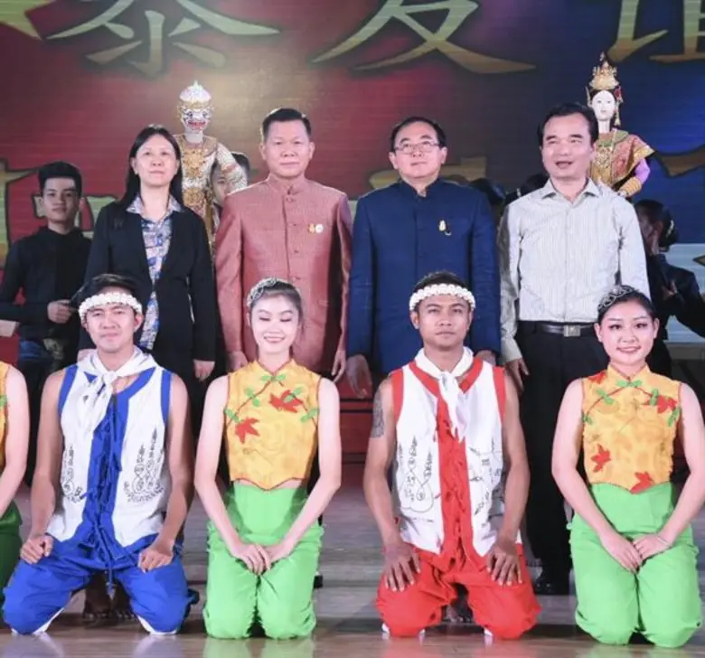 นายวีระ โรจน์พจนรัตน์ รัฐมนตรีว่าการกระทร...