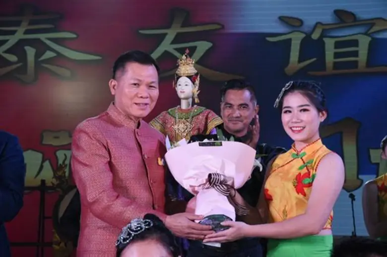 วธ.ยกทัพศิลปินพื้นบ้านไปแสดงในงาน “สานสัมพันธ์ไทย-จีน” 24 - 25 พ.ย.นี้ ณ มณฑลไห่หนาน นำลิเก หุ่นละครเล็ก กลองสะบัดชัย นาฏศิลป์ ศิลปะต่อสู้ไปจัดแสดงกระชับความสัมพันธ์สองประเทศ พร้อมเผยแพร่ศิลปะการแสดงพื้นบ้านไทยให้แพร่หลายในเวทีนานาชาติ