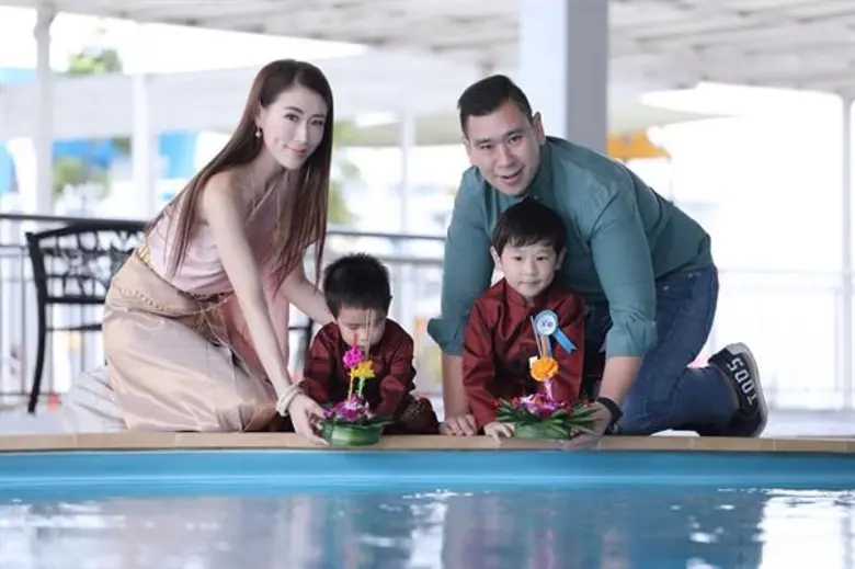 โรงเรียนสาธิตกรุงเทพธนบุรี นำโดย ครูเอิร์...