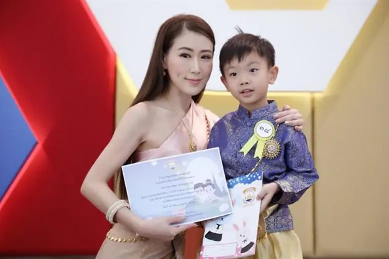 'ครูเอิร์น-จิรวรรณ’ นำชาวสาธิตกรุงเทพธนบุรีร่วมกิจกรรมวันลอยกระทง ประจำปี 2561