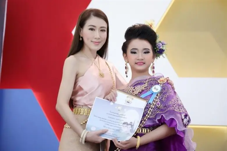 'ครูเอิร์น-จิรวรรณ’ นำชาวสาธิตกรุงเทพธนบุรีร่วมกิจกรรมวันลอยกระทง ประจำปี 2561