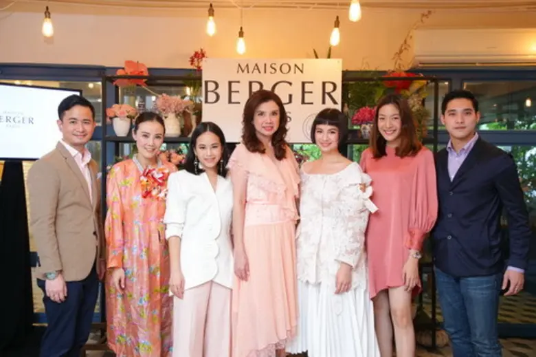 นนทกานต์ ทัพพะรังสี อึง (กลาง) กรรมการผู้...