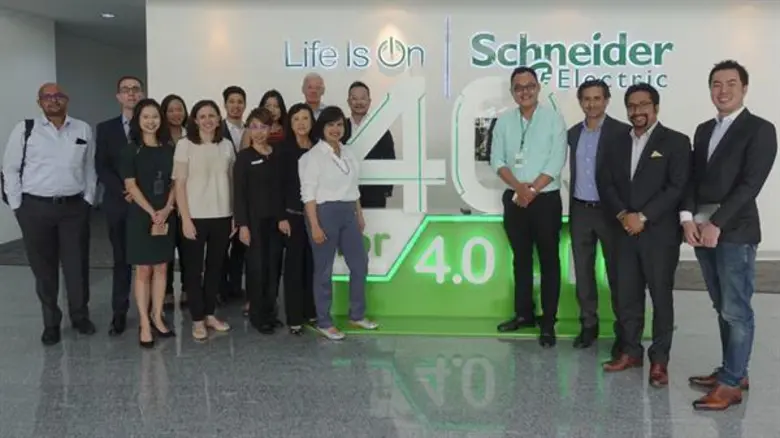 ชไนเดอร์ อิเล็คทริค ผู้นำทางด้านดิจิทัลทร...