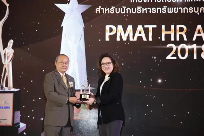 ผู้บริหาร AIS คว้ารางวัล นักบริหารทรัพยากรบุคคลดีเด่น ประจำปี 2561