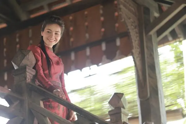 “ต่าย อรทัย” ชวนชมเสน่ห์ ผ้าไหมลาว  ในรายการ “ต่าย อรทัย สะบายดี”