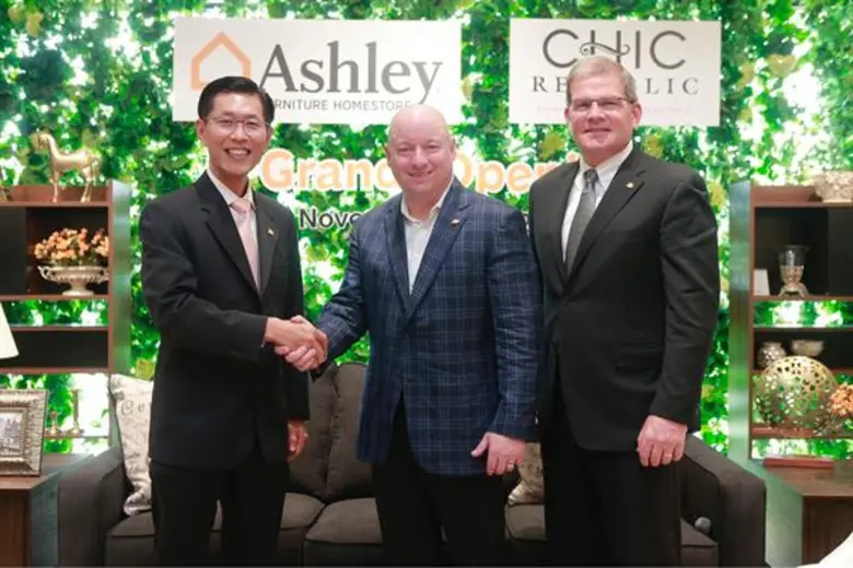 นายกิจจา ปัทมสัตยาสนธิ กรรมการผู้จัดการ บ...