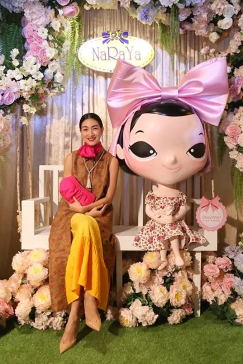 แพนเค้ก-เขมนิจ นำทีมยกทัพศิลปิน นักแสดง ร่วมเปิดตัว NaRaYa Flagship Store (นารายา แฟลกชิพ สโตร์) และ NaRaYa Tea Room (นารายา ทีรูม) แห่งแรกในไทย