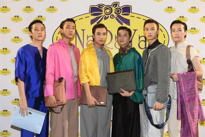 แพนเค้ก-เขมนิจ นำทีมยกทัพศิลปิน นักแสดง ร่วมเปิดตัว NaRaYa Flagship Store (นารายา แฟลกชิพ สโตร์) และ NaRaYa Tea Room (นารายา ทีรูม) แห่งแรกในไทย