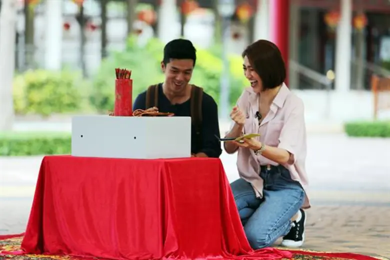 ทีวีไกด์: รายการ "The Phone ภารกิจเปลี่ยนชีวิต"  “2ผู้เข้าแข่งขัน” ตะลุยภารกิจพิชิตเงินแสน “มิตรภาพ1วัน” กับ “เงินรางวัล” คุณจะเลือกอะไร?