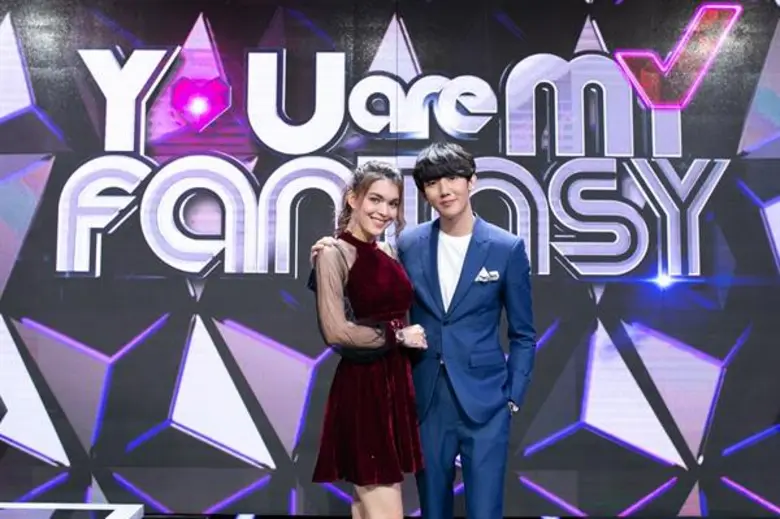 เอาสิ! “โทโมะ” เสน่ห์แรง โดนสาวรุมหอมแก้ม