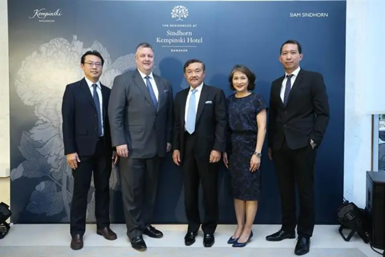 นายชลาลักษณ์ บุนนาค กรรมการผู้จัดการ บริษ...