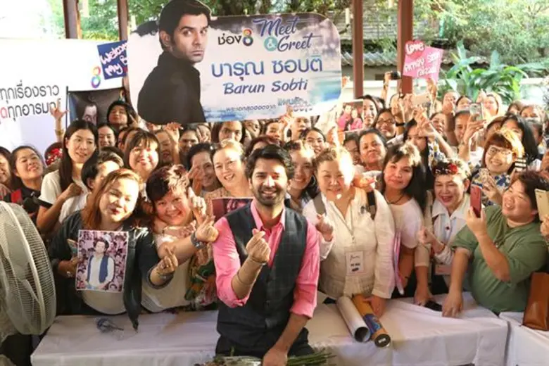 ช่อง 8 เอาใจแฟนจัดหนัก มีทแอทกรี๊ด “บารุน ซอบติ” อบอุ่นเป็นกันเอง แฟนคลับแห่รอตั้งแต่สนามบินยันเซลฟี่กันท่วมท้นอาร์เอส!!!