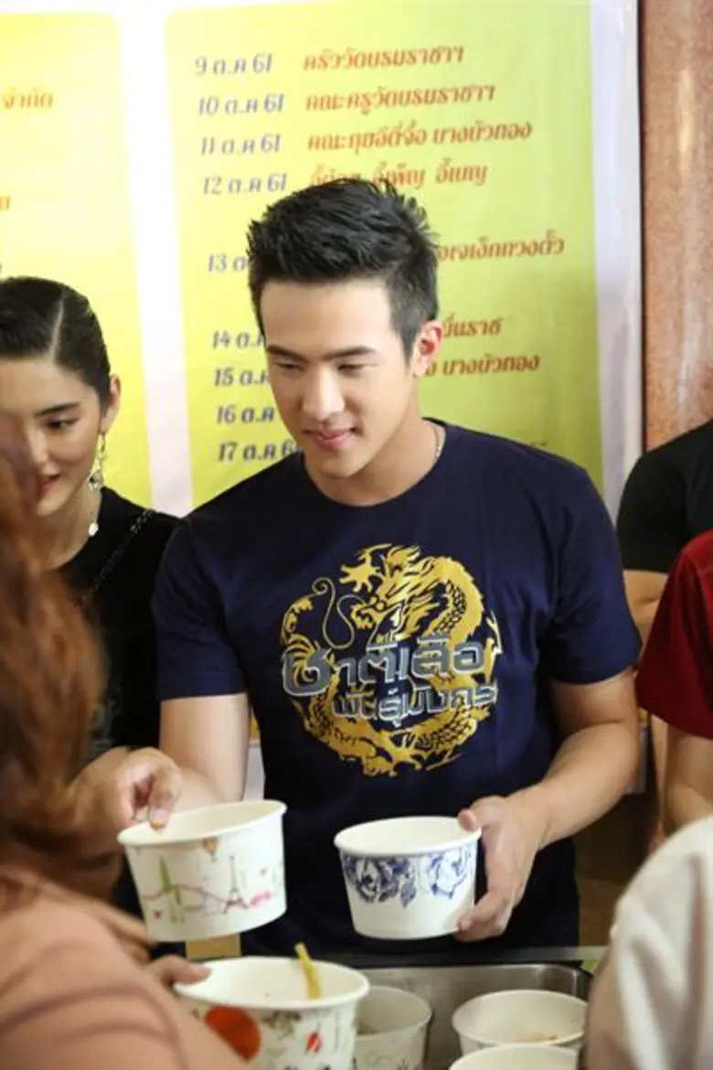 “เจมส์ มาร์”  “เดียร์น่า” นำทีมนักแสดง ไหว้เทพเจ้า เอาฤกษ์เอาชัย พร้อมทำบุญเปิดโรงทาน ในกิจกรรม “ชาติเสือพันธุ์มังกร ขอพรอิ่มบุญอิ่มใจ”