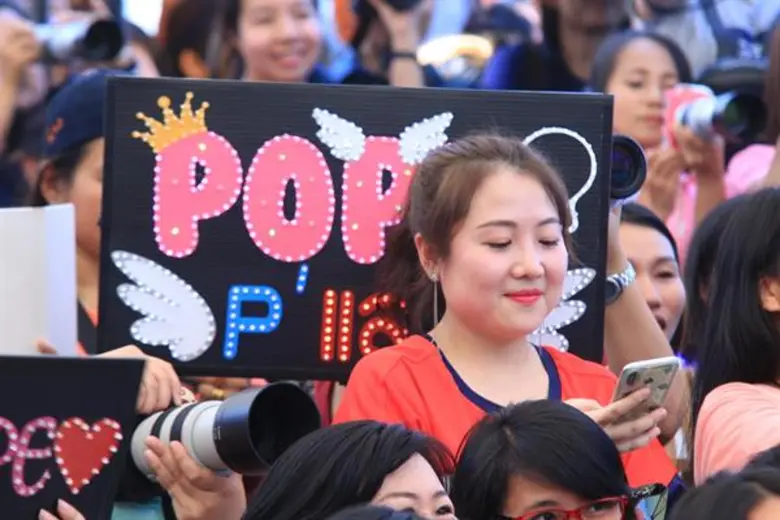 “เซ็นปฏิทินปีใหม่” ป๋อ-โป๊บ-เบล ปล่อยมุกกระจาย...!! ลั่นบิ๊กซี พระราม 2