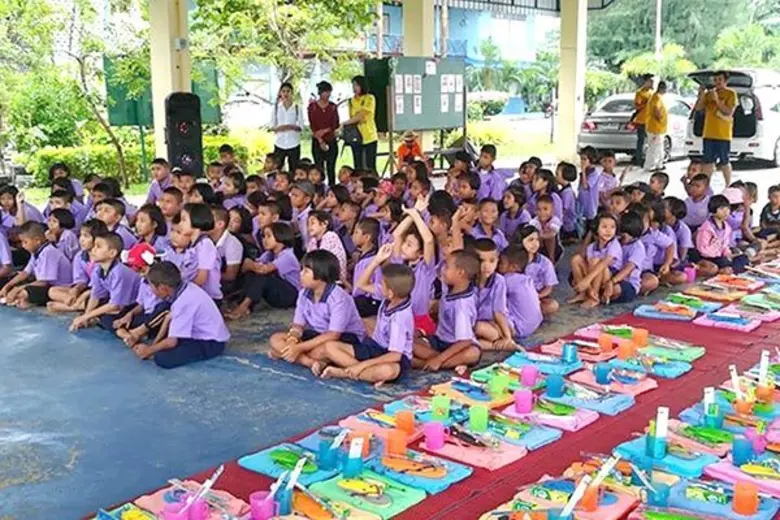 น้ำผลไม้ชบา สนับสนุนโครงการค่ายอาสา HCC