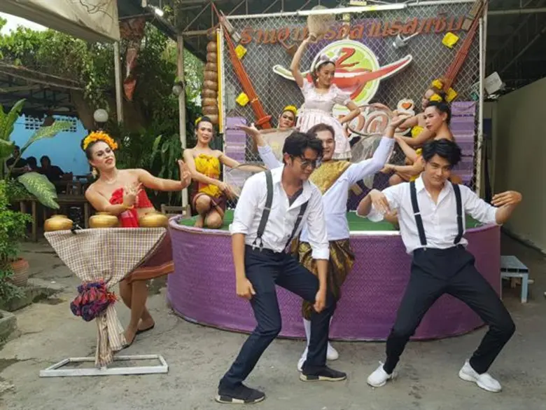 สองหนุ่มพิธีกรบานาน่า "นิค – คุณาธิป ปิ่น...