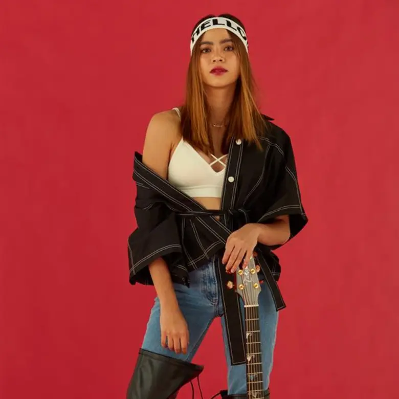 ตามออกมาติดๆกับศิลปินสาวหน้าใหม่ มารีน่า ...