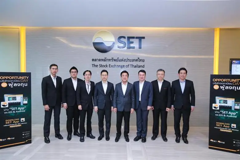 นายอดิศักดิ์ สุขุมวิทยา (ที่ 4 จากขวา) ปร...