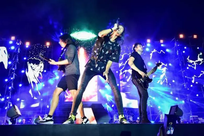 ช้าง มิวสิค คอนเนคชั่น มิวสิคโทรโพลิส มหานครดนตรี ที่เชื่อมทุกมิตรภาพเปิดเวที ซีซั่นที่ 5 ประชากรกว่า 2 หมื่น ล้น โชว์ดีซี โอเอซีส อารีน่า กรุงเทพฯ