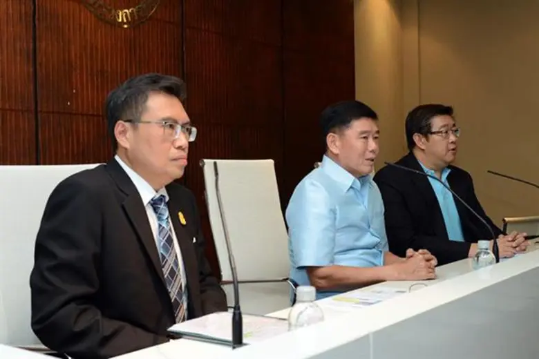 นายพรชัย ฐีระเวช ที่ปรึกษาด้านเศรษฐกิจการ...