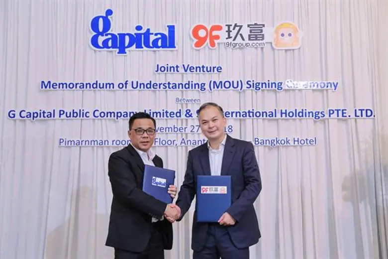 นายสเปญ จริงเข้าใจ (ซ้าย) กรรมการผู้จัดกา...