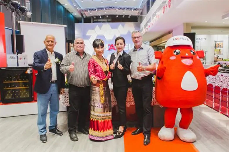 นายโฟลเคอร์ เฮลสเติร์น กรรมการผู้จัดการ บ...