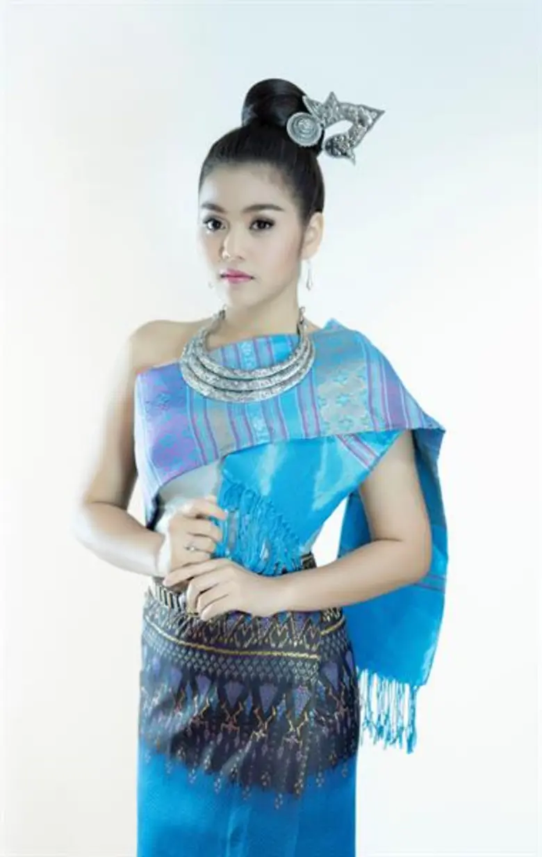 รุ่นพี่ ใบเตย อาร์สยาม บุกกองเอ็มวี ต้องมีคนชดใช้ ชื่นชมนอกหน้าจน ธัญญ่า อาร์สยาม เขิน!