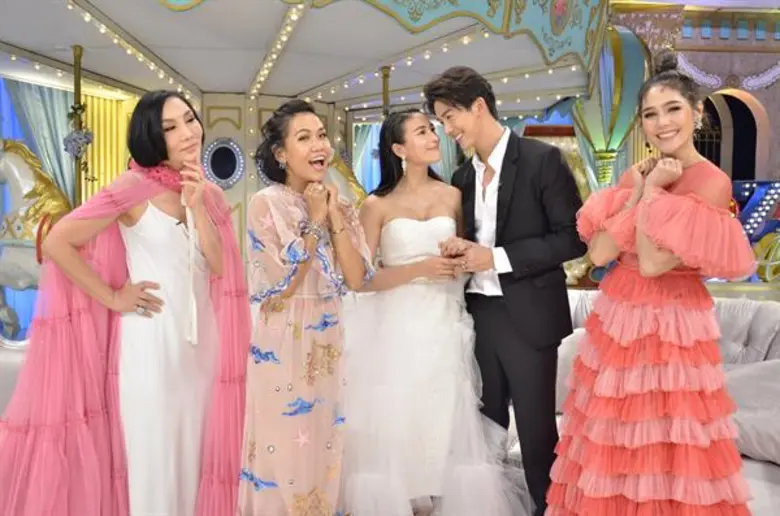 ทีวีไกด์: รายการ “3 แซบ” 2 คู่รัก “พุฒ-จุ๋ย” และ “ชาย-วิกกี้” โชว์หวาน ใน “3 แซบ”