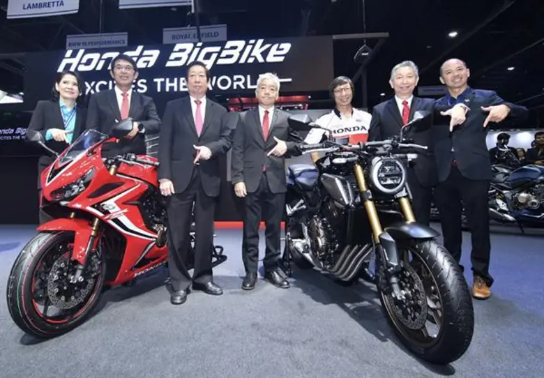 ฮอนด้า ยกทัพใหญ่ส่งท้ายปีบุกงาน “มอเตอร์ เอ็กซ์โป 2018” พร้อมเปิดตัวบิ๊กไบค์ 500 Series โฉมใหม่ และ CBR650R, CB650Rเอาใจสายสปอร์ต ให้คนไทยได้ใช้เป็นประเทศแรกของโลก พร้อมจัดเต็มโปรโมชั่นพิเศษสุดแห่งปี ดาวน์ 0% หลายรุ่นมากมาย