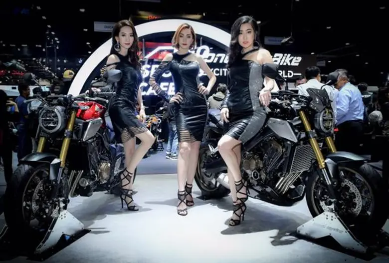 ฮอนด้า ยกทัพใหญ่ส่งท้ายปีบุกงาน “มอเตอร์ เอ็กซ์โป 2018” พร้อมเปิดตัวบิ๊กไบค์ 500 Series โฉมใหม่ และ CBR650R, CB650Rเอาใจสายสปอร์ต ให้คนไทยได้ใช้เป็นประเทศแรกของโลก พร้อมจัดเต็มโปรโมชั่นพิเศษสุดแห่งปี ดาวน์ 0% หลายรุ่นมากมาย