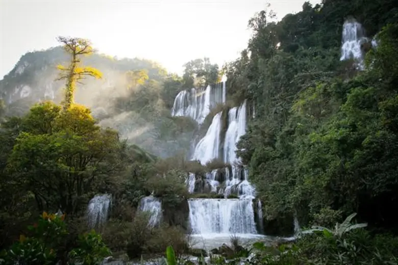 ทีลอซู ทำ อั๋น-อ้อย-โอปอ ใจสั่น สวยอลังการ สมตำแหน่งน้ำตกที่ใหญ่สุดในไทย