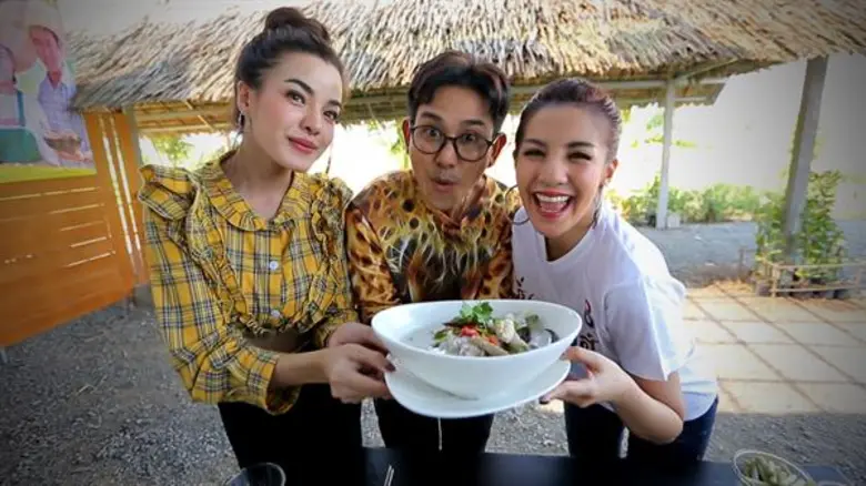 วันนี้ 2 สาวพี่น้องสอาง สะออน นำแสดงโดย ใ...