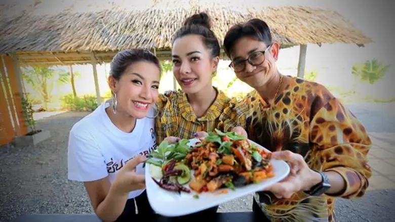 ทีวีไกด์: รายการ “ครัวลั่นทุ่ง” “ใบเตย” ยอมสงบศึก “จูน” ควงคู่โชว์ฝีมือทำอาหารจานเด็ด