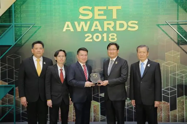 นายภากร ปีตธวัชชัย (ที่2 จากขวา) กรรมการแ...